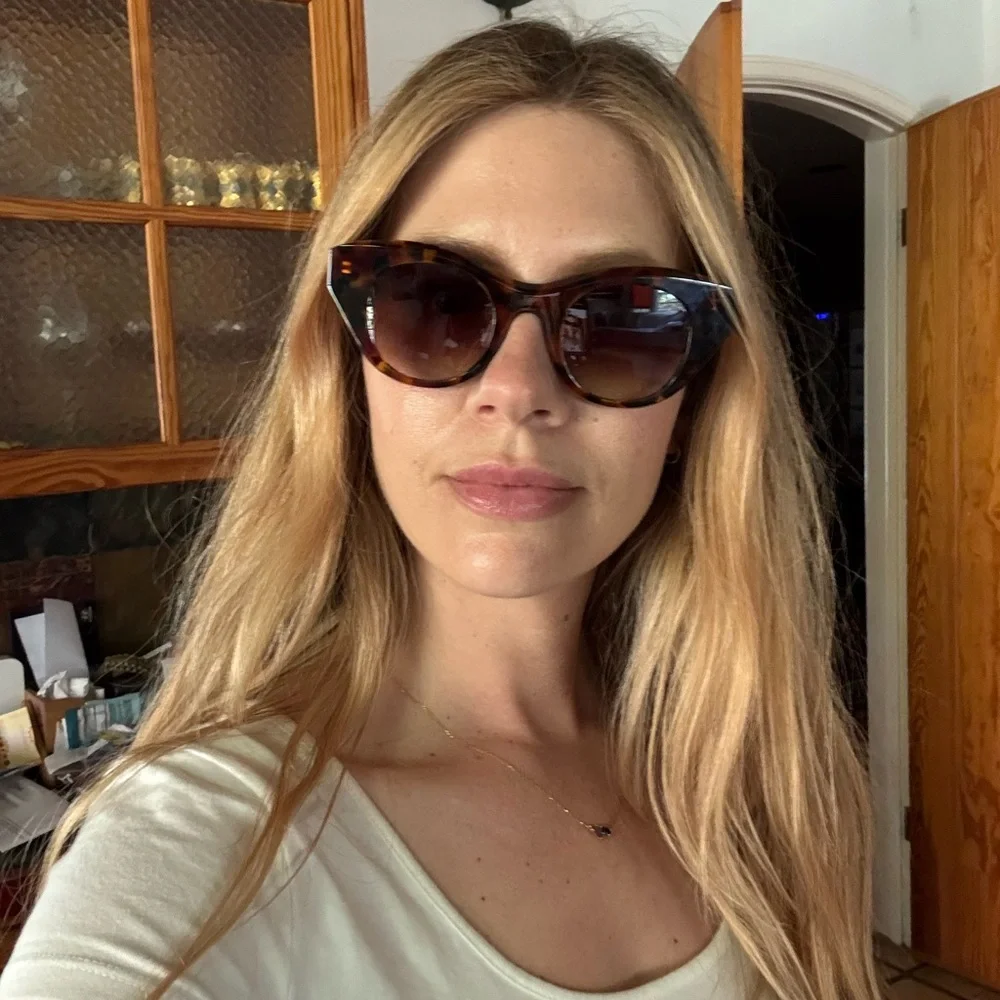 Tortoise Shell Cat-Eye Sunglasses - Picture 4 of 4